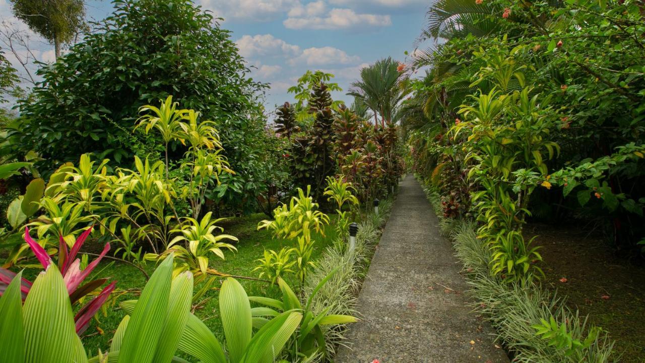Hotel Rancho Cerro Azul La Fortuna Exterior foto